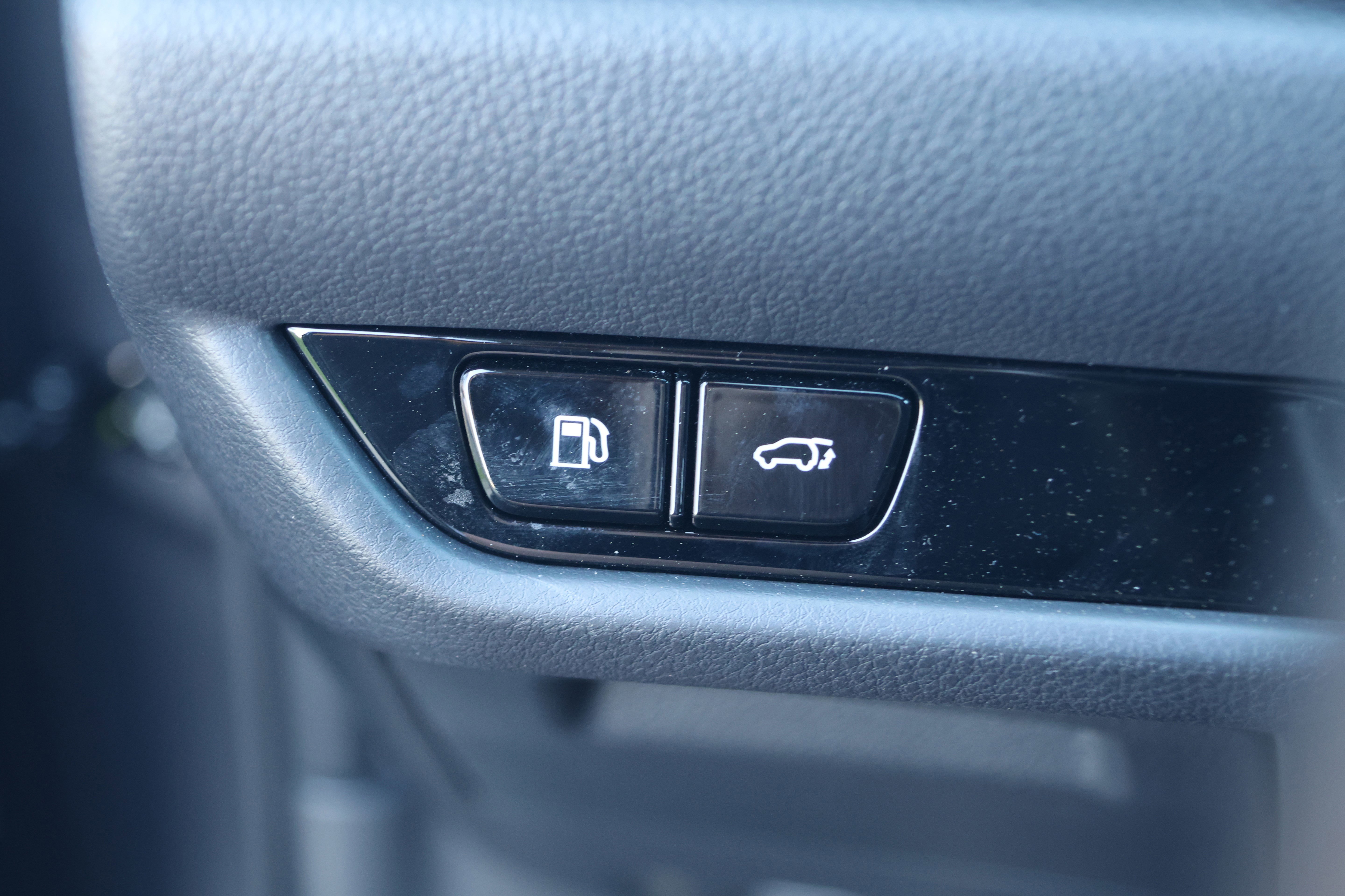 Used 2025 Lexus NX 250 FWD w/ Towing Package (2000 Lbs) image 16