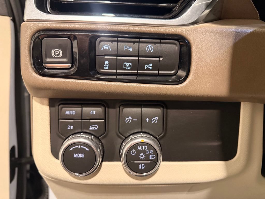 Used 2026 GMC Yukon Denali w/ Sun & Power Step Package AWD/4WD image 17