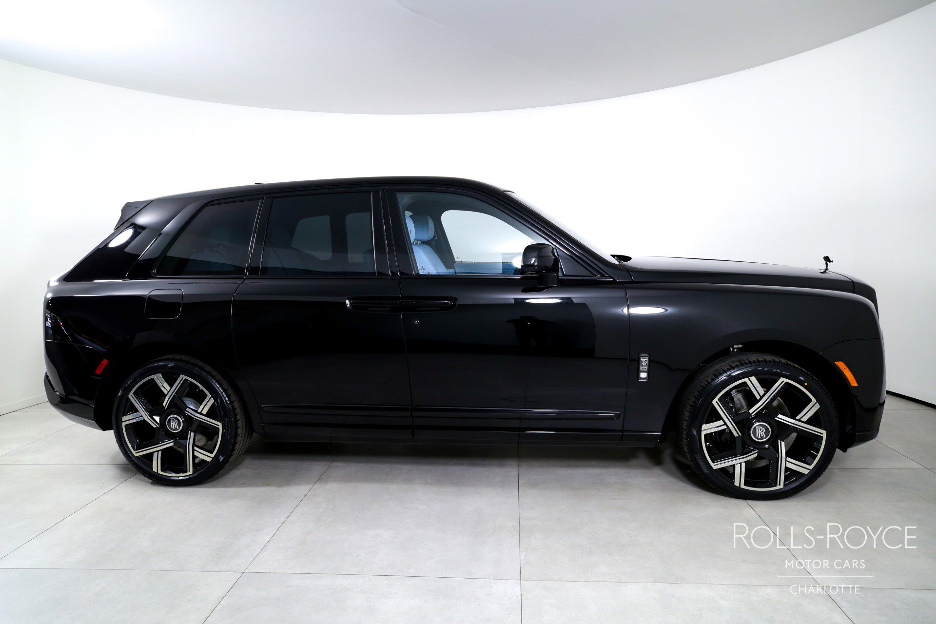 New 2026 Rolls-Royce Cullinan Black Badge image 10