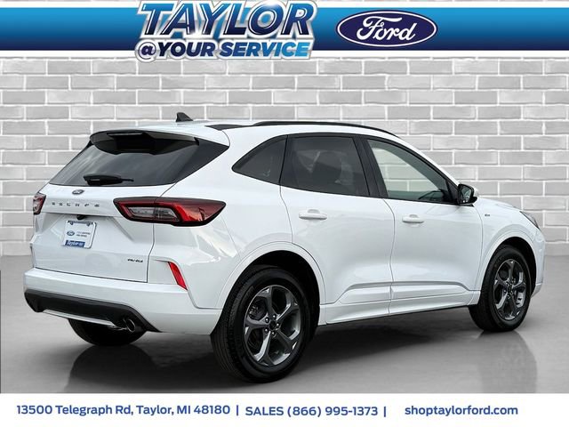 Certified 2023 Ford Escape ST-Line Select AWD/4WD image 3