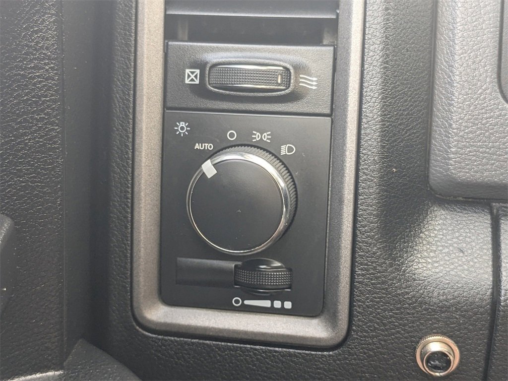 Used 2015 RAM 3500 Tradesman w/ Chrome Appearance Group image 25