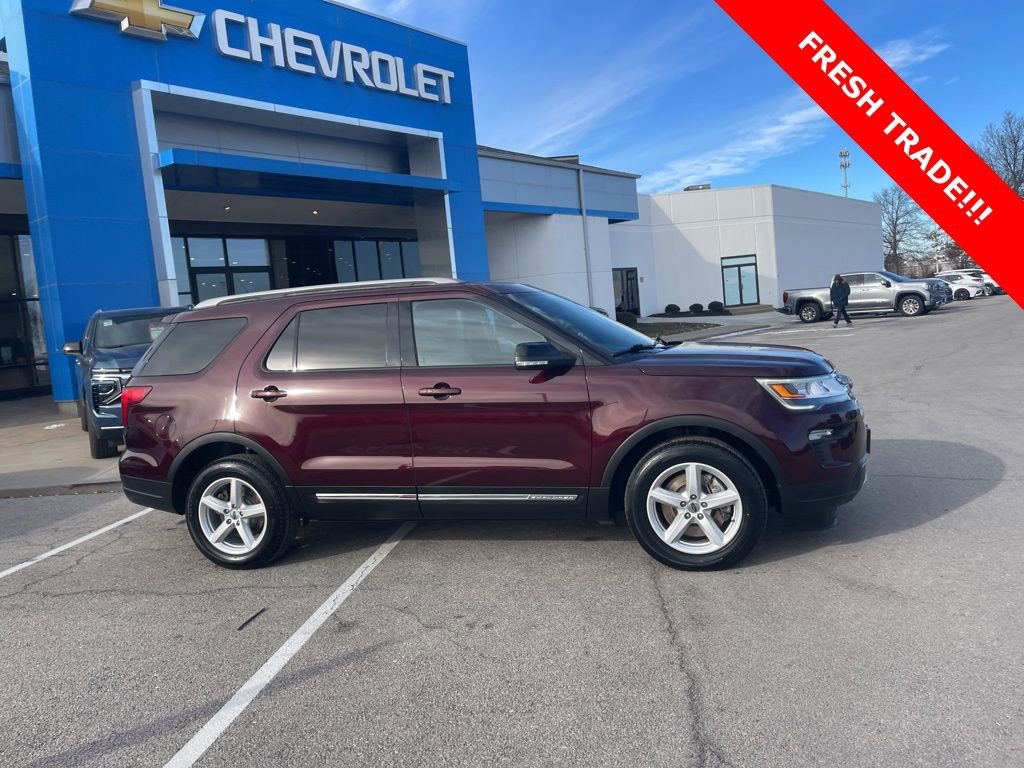 Used 2018 Ford Explorer XLT w/ Equipment Group 201A image 2