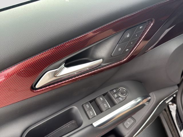 Used 2025 Chevrolet Traverse RS image 27