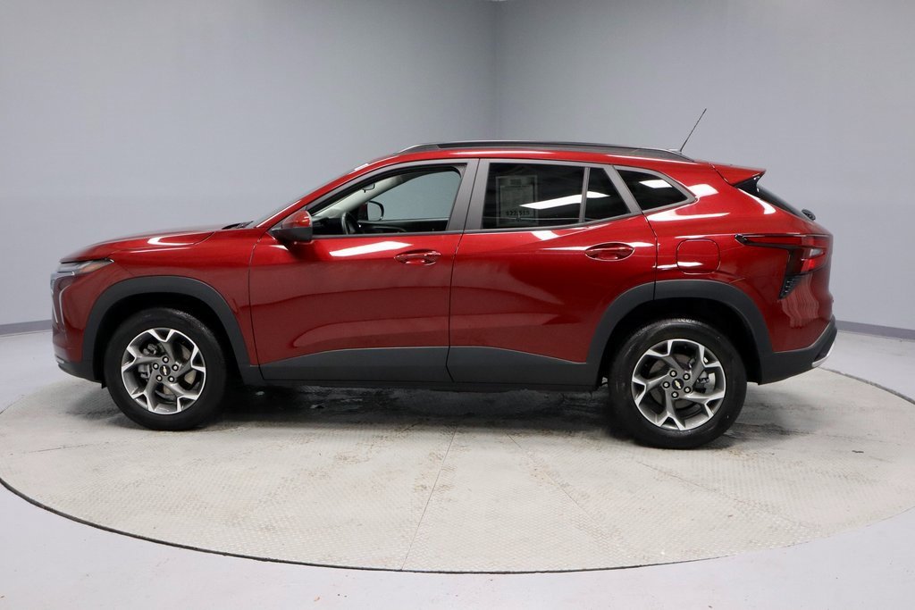 Used 2024 Chevrolet Trax LT w/ Driver Confidence Package image 8