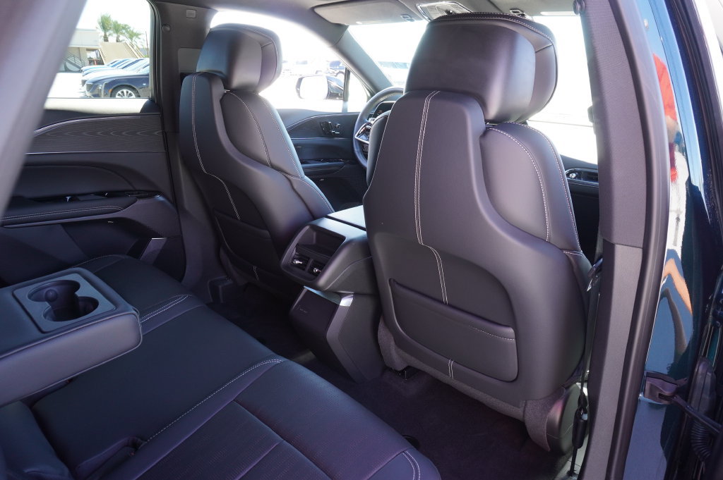 Certified 2024 Cadillac Lyriq Luxury RWD image 10