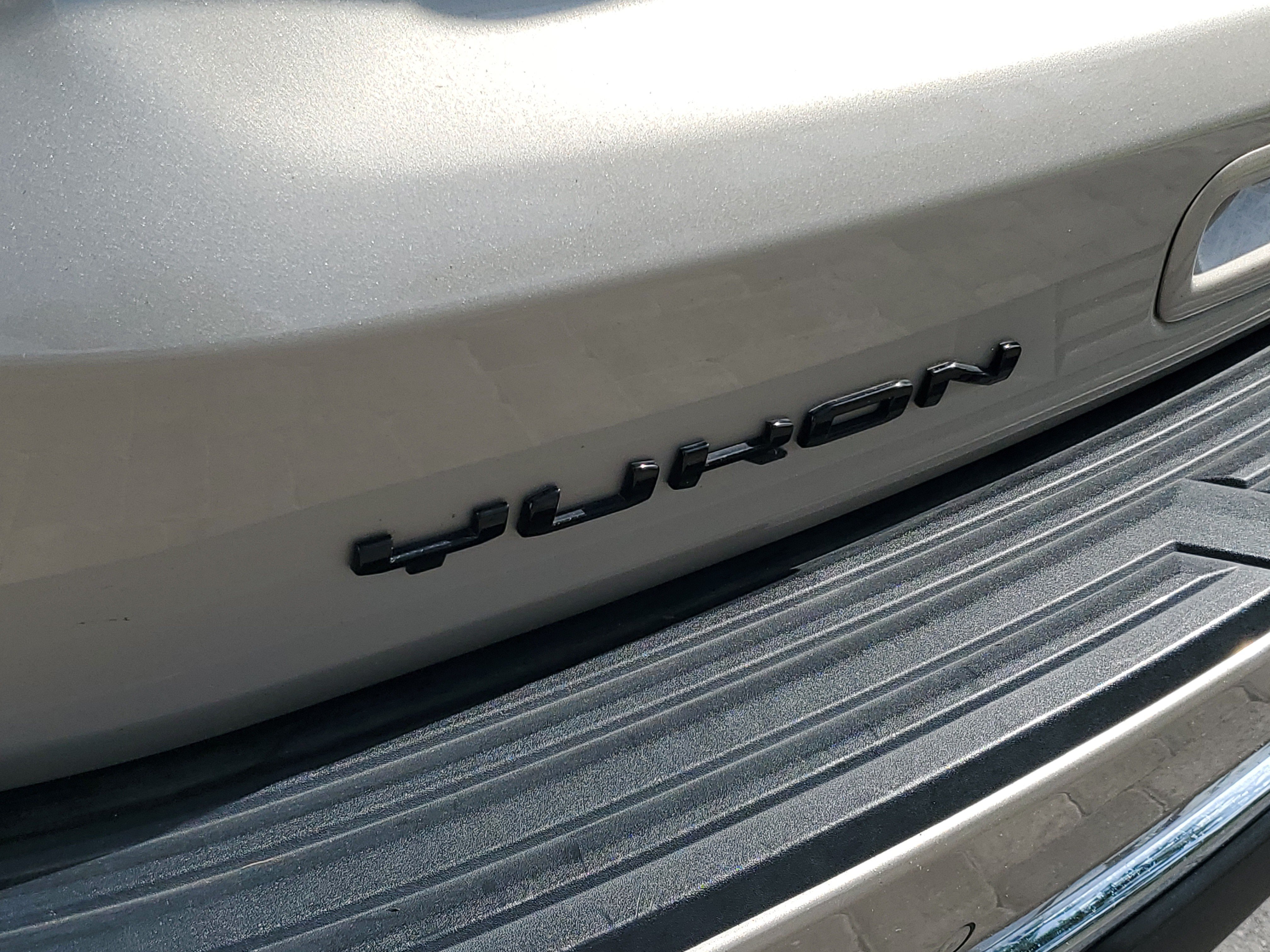 Used 2024 GMC Yukon SLT w/ SLT Luxury Package RWD image 8