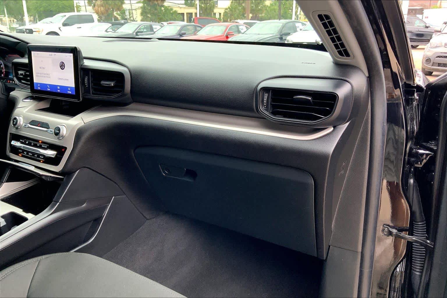 Used 2024 Ford Explorer XLT RWD image 19