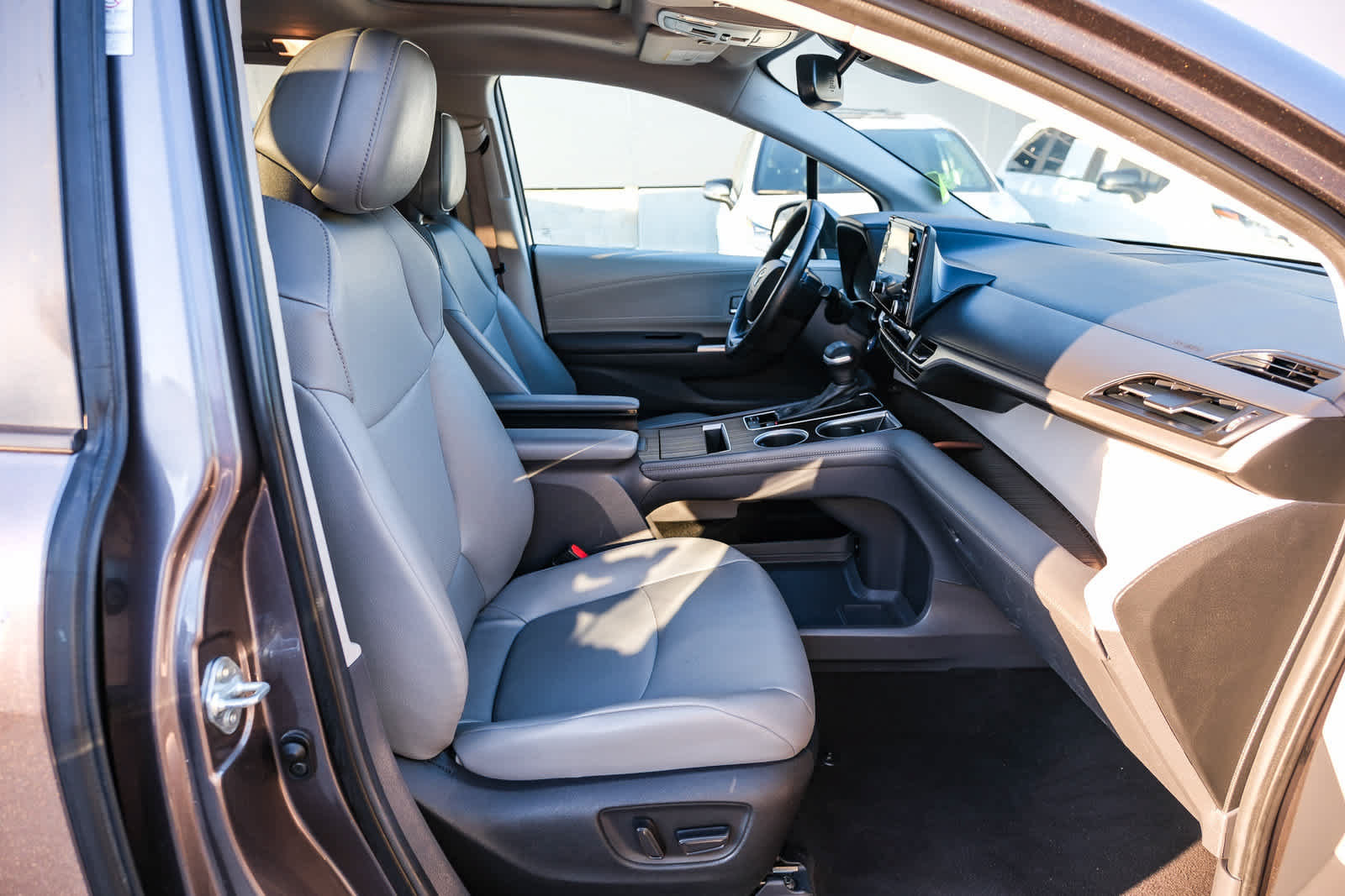 Certified 2024 Toyota Sienna XLE FWD image 18