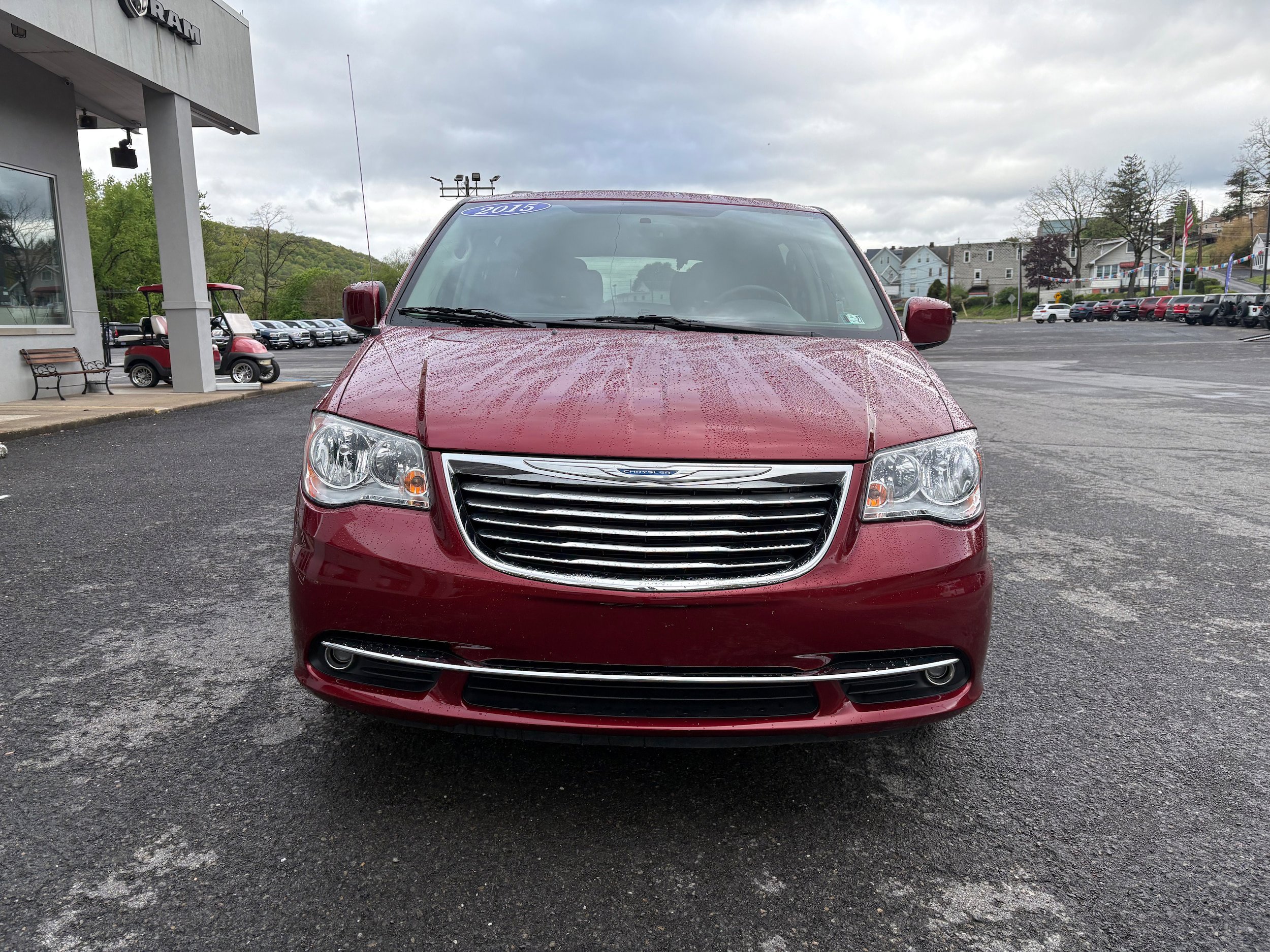 Used 2015 Chrysler Town & Country Touring FWD image 4