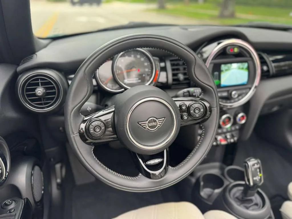 Used 2021 MINI Cooper Convertible w/ Signature Upholstery Package image 9