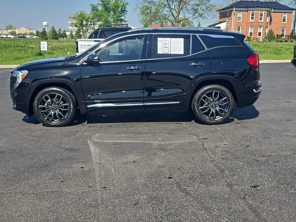 Used 2023 GMC Terrain Denali w/ Black Diamond Edition AWD/4WD image 4