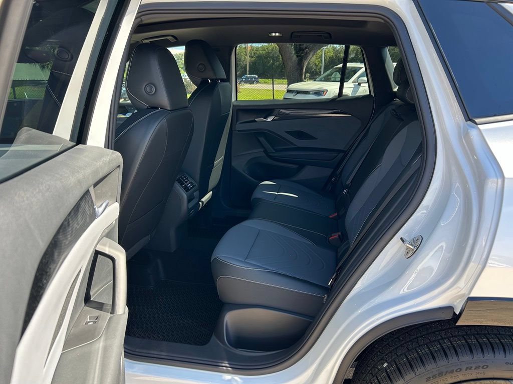 New 2026 Volkswagen Tiguan SE R-Line FWD image 48