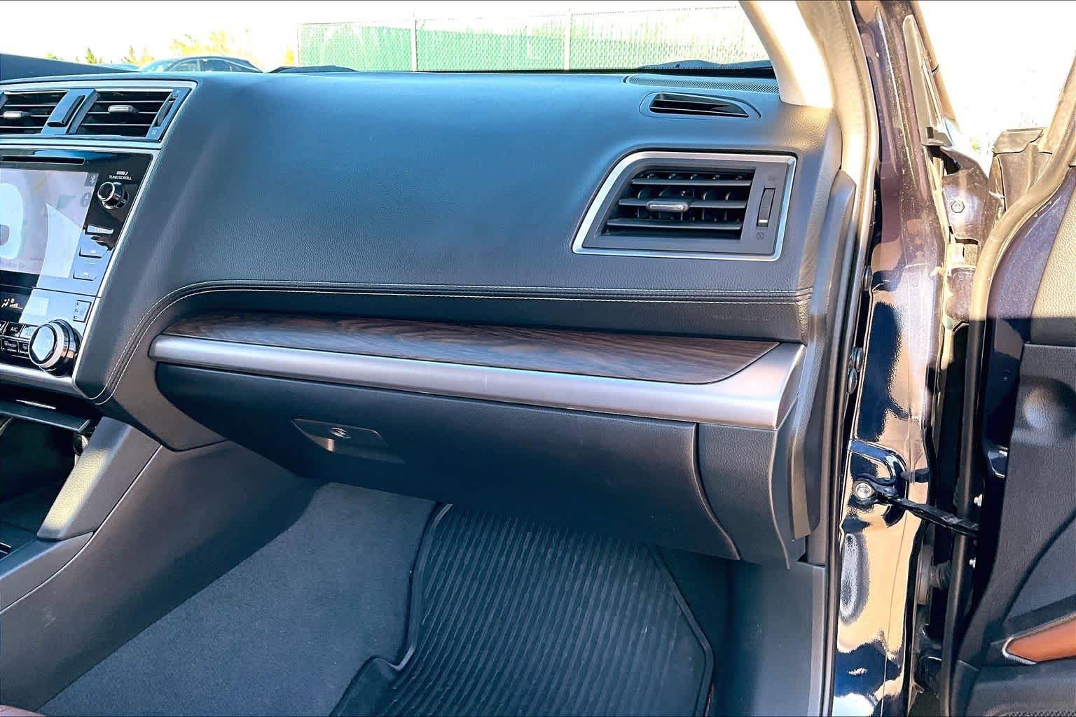 Used 2018 Subaru Outback 3.6R Touring AWD/4WD image 36