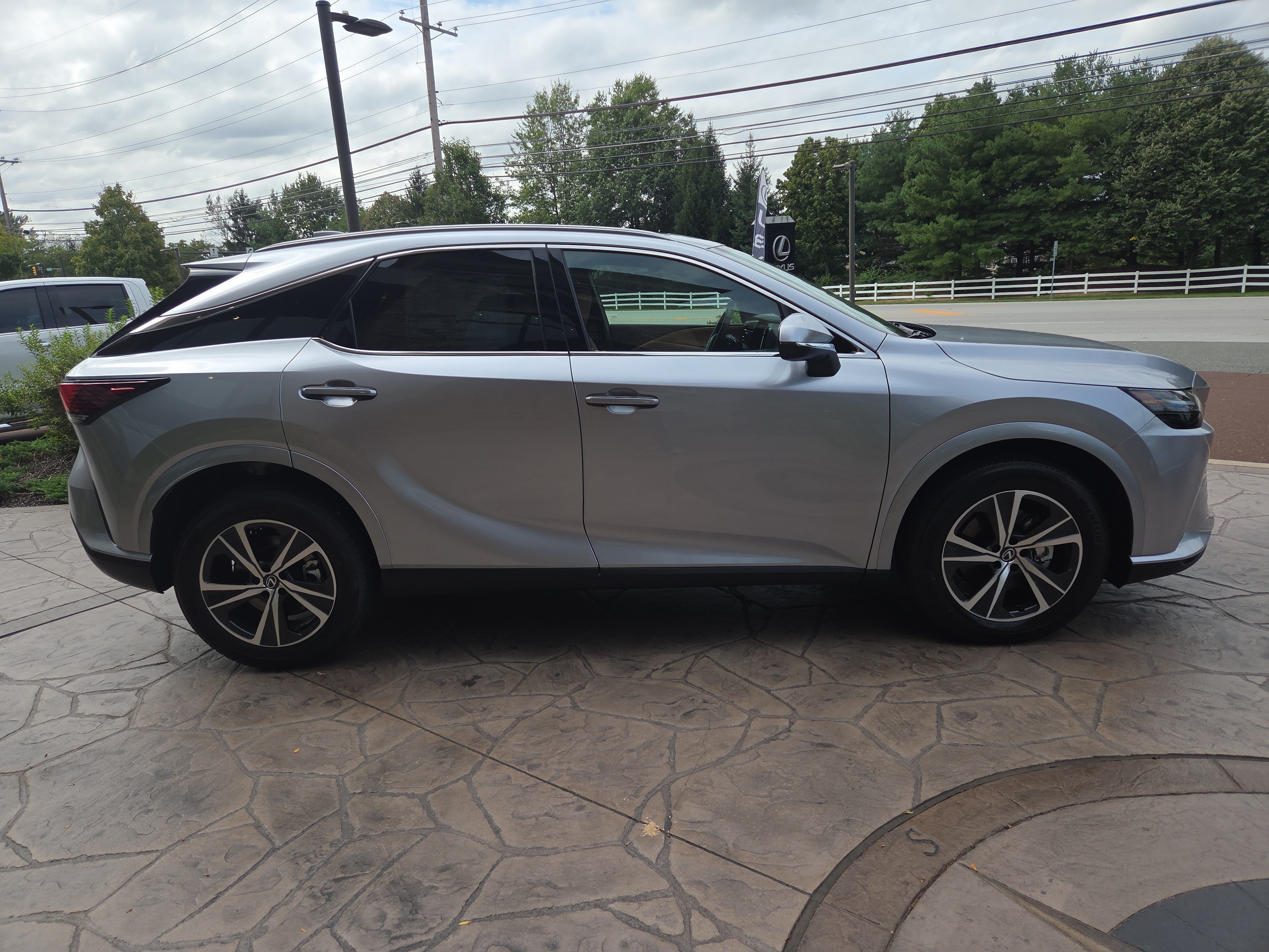 New 2026 Lexus RX 350 Premium w/ Accessory Package (K3) AWD/4WD image 2