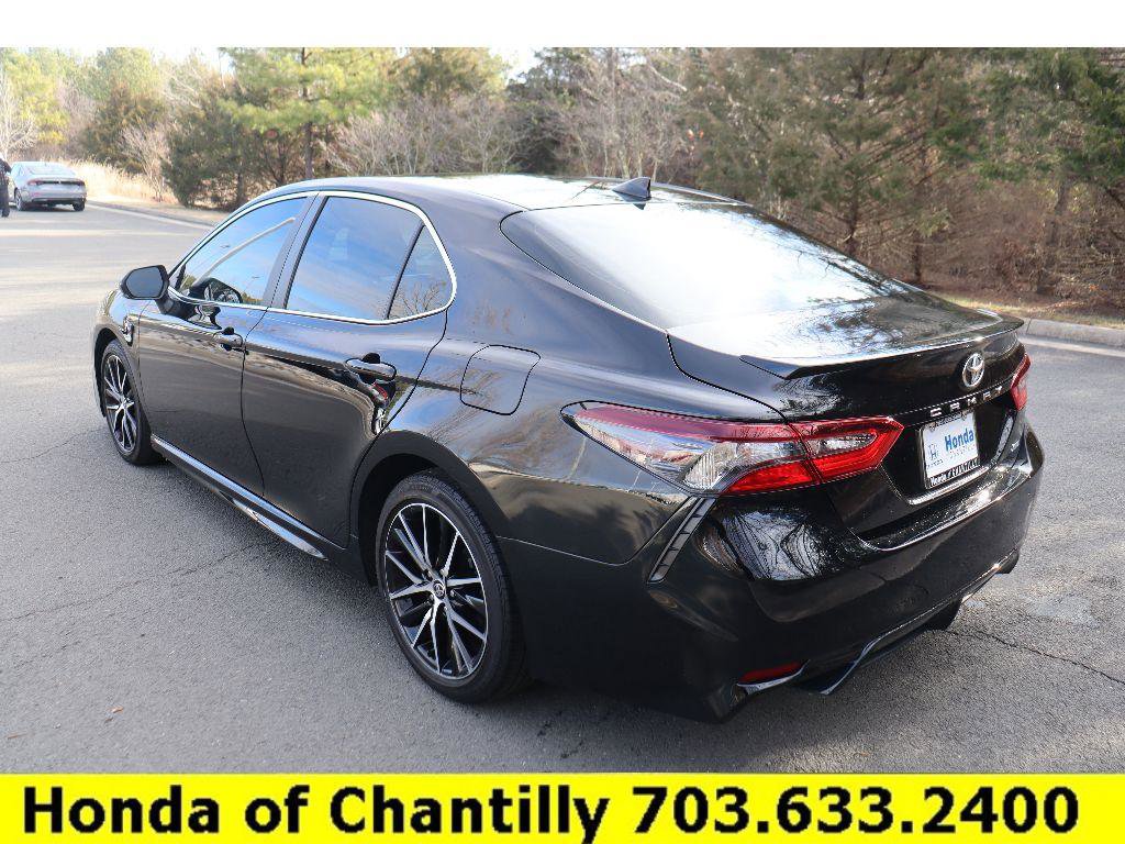 Used 2024 Toyota Camry SE image 5