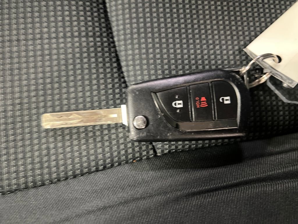 Used 2021 Toyota RAV4 LE image 32