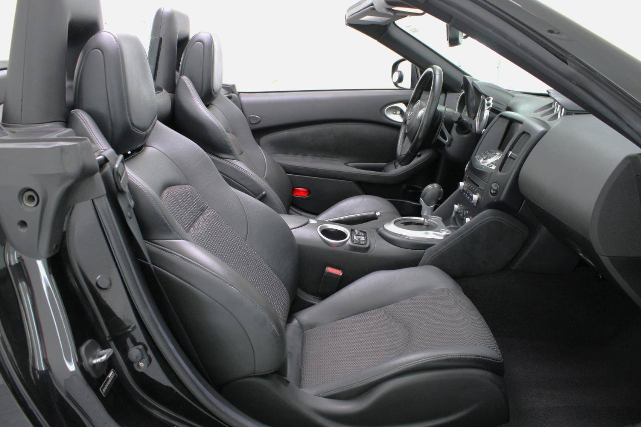 Used 2010 Nissan 370Z Touring w/ Sport Pkg RWD image 46
