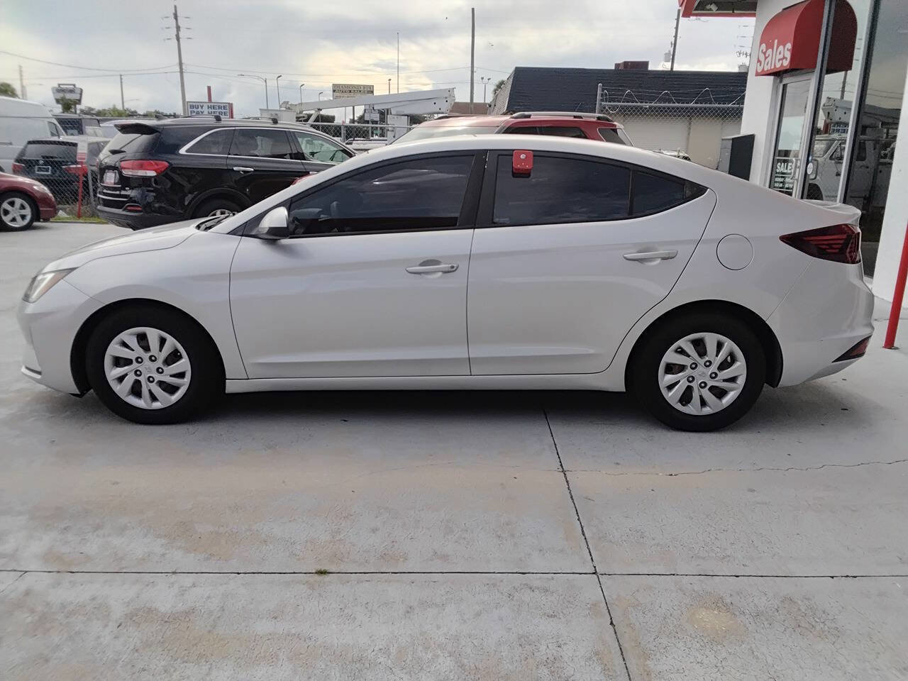 Used 2019 Hyundai Elantra SE w/ Cargo Package FWD image 9