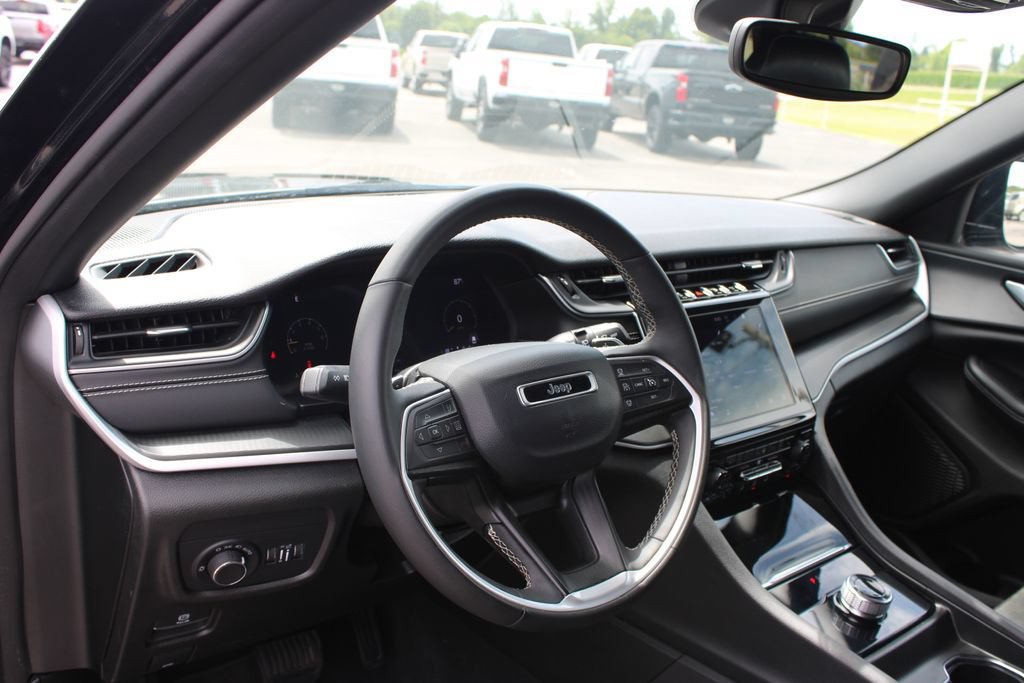 Used 2024 Jeep Grand Cherokee Altitude AWD/4WD image 23