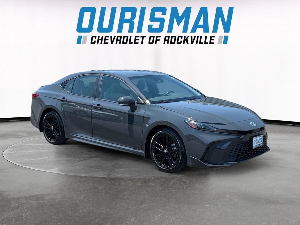 Used 2025 Toyota Camry SE w/ Convenience Package FWD image 1