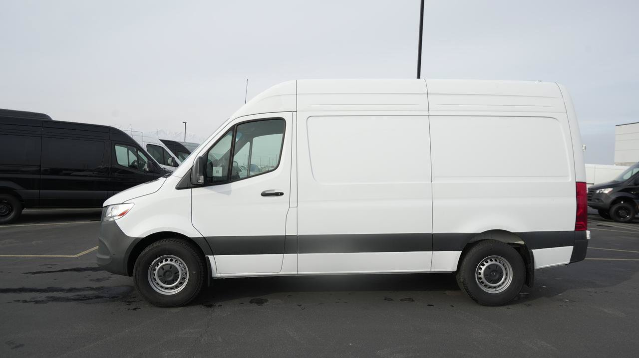 Used 2024 Mercedes-Benz Sprinter 2500 image 4