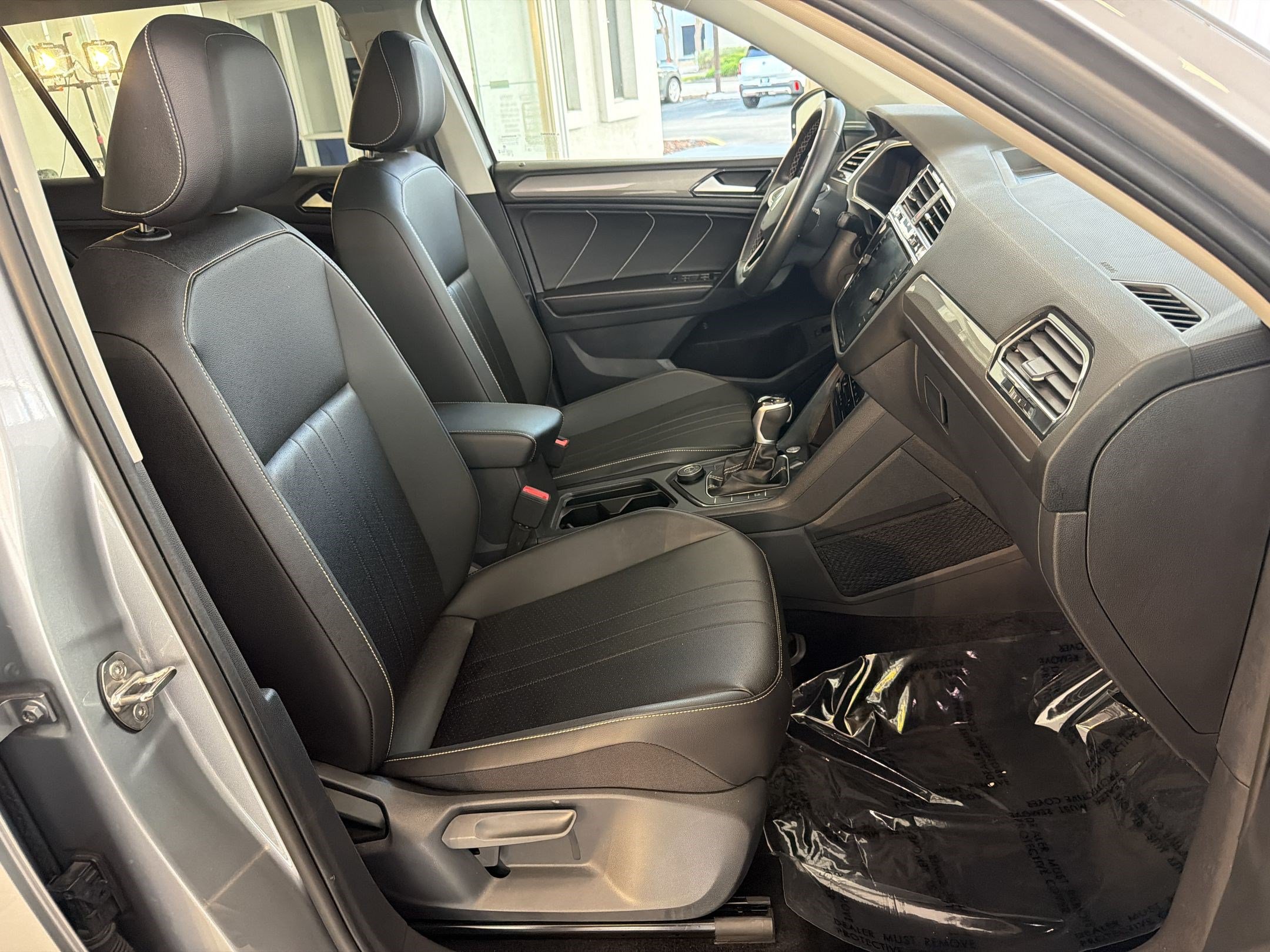 Certified 2024 Volkswagen Tiguan SE w/ Panoramic Sunroof Package AWD/4WD image 23