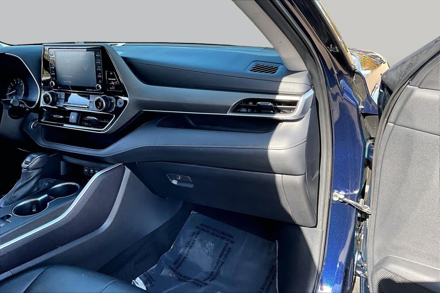Certified 2021 Toyota Highlander XLE FWD image 18