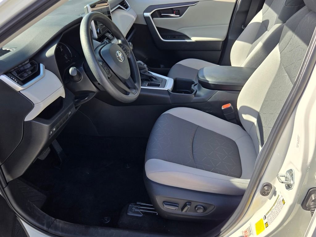 Used 2024 Toyota RAV4 XLE w/ Convenience Package image 10