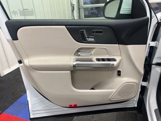 Used 2025 Mercedes-Benz GLB 250 4MATIC image 8
