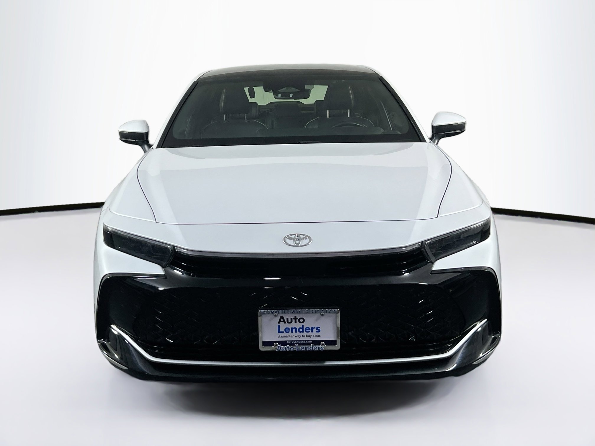 Used 2023 Toyota Crown Limited image 2