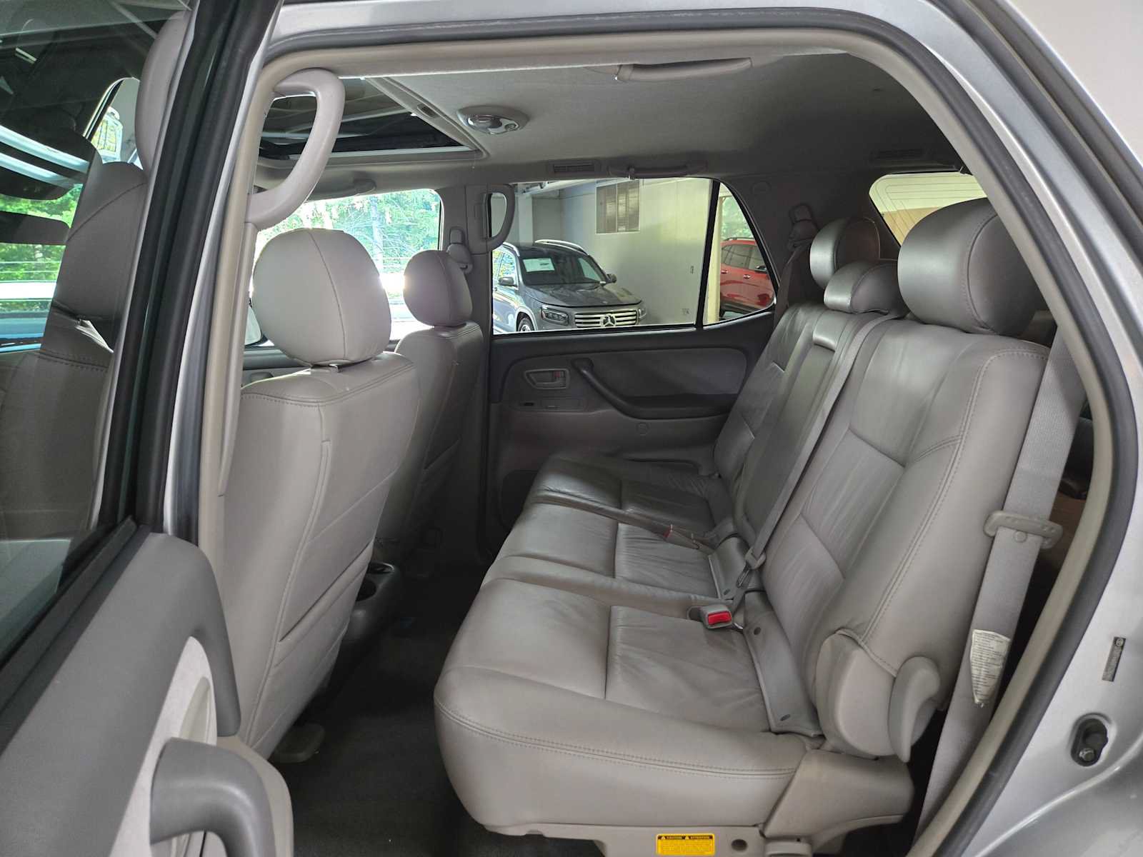 Used 2007 Toyota Sequoia SR5 AWD/4WD image 16