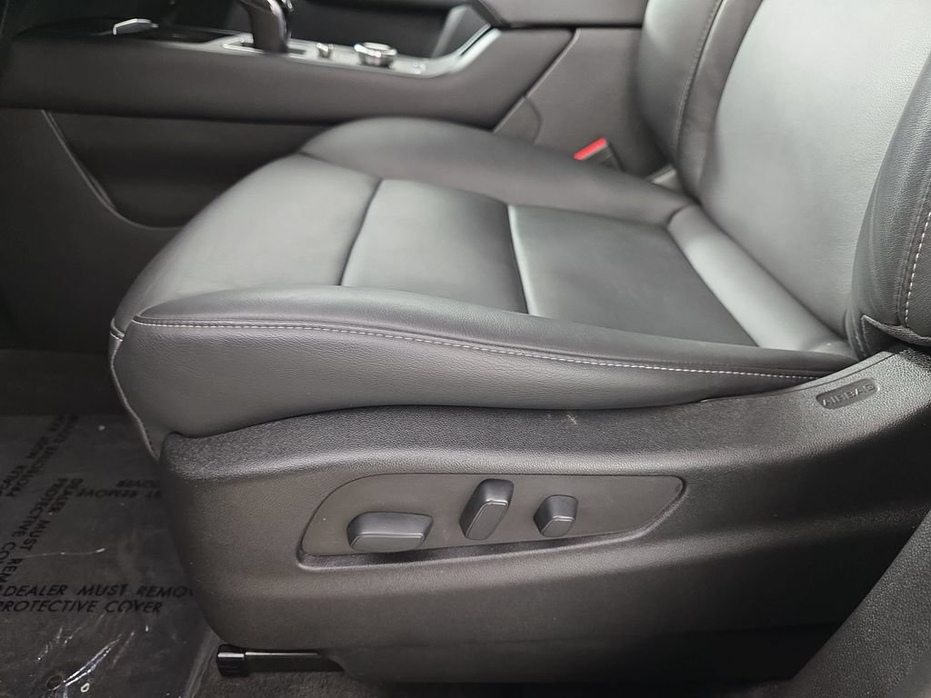 Used 2022 Cadillac XT4 Luxury w/ Cold Weather Package AWD/4WD image 31