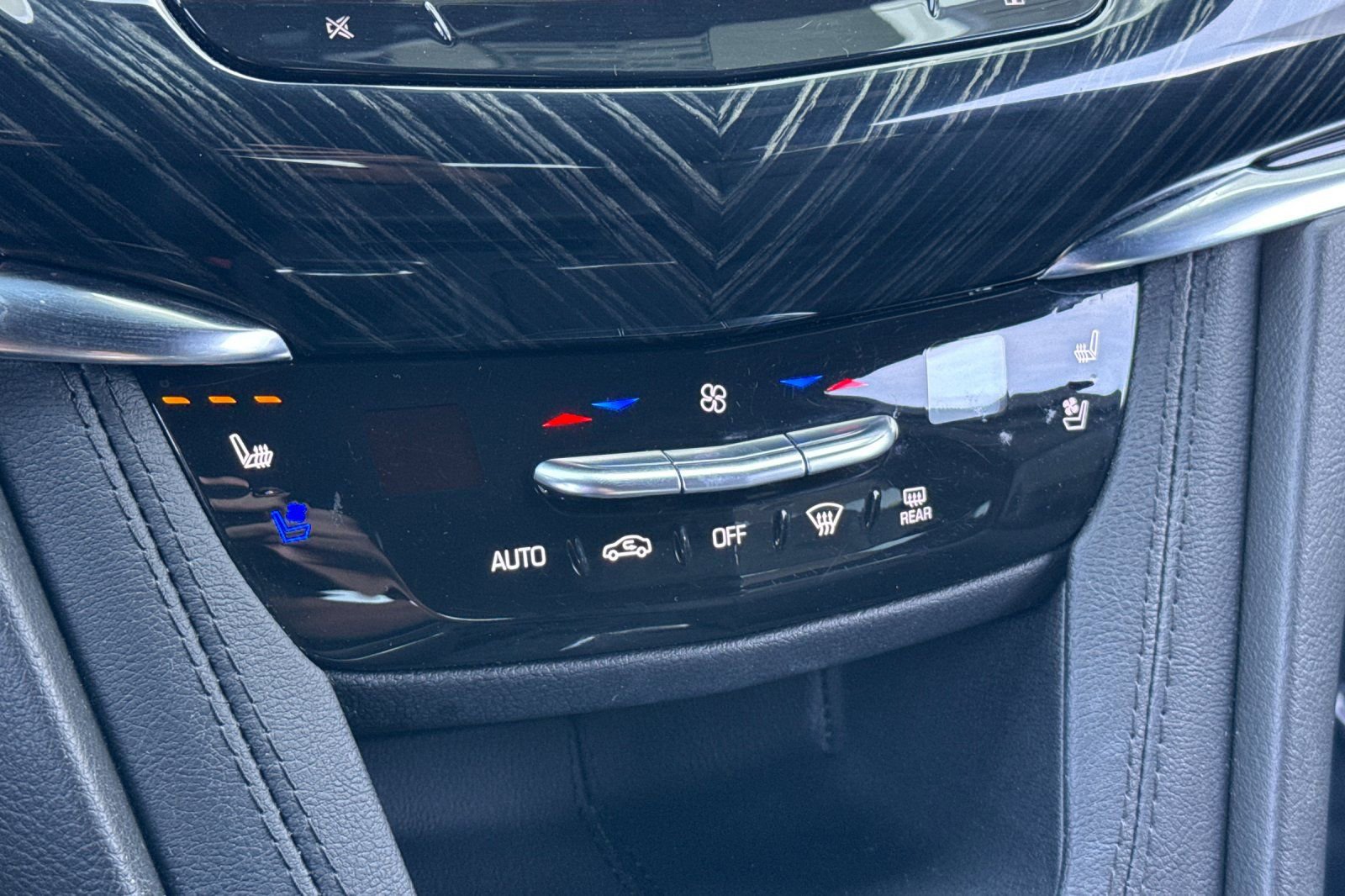 Certified 2023 Cadillac XT6 Premium Luxury w/ Technology Package image 28