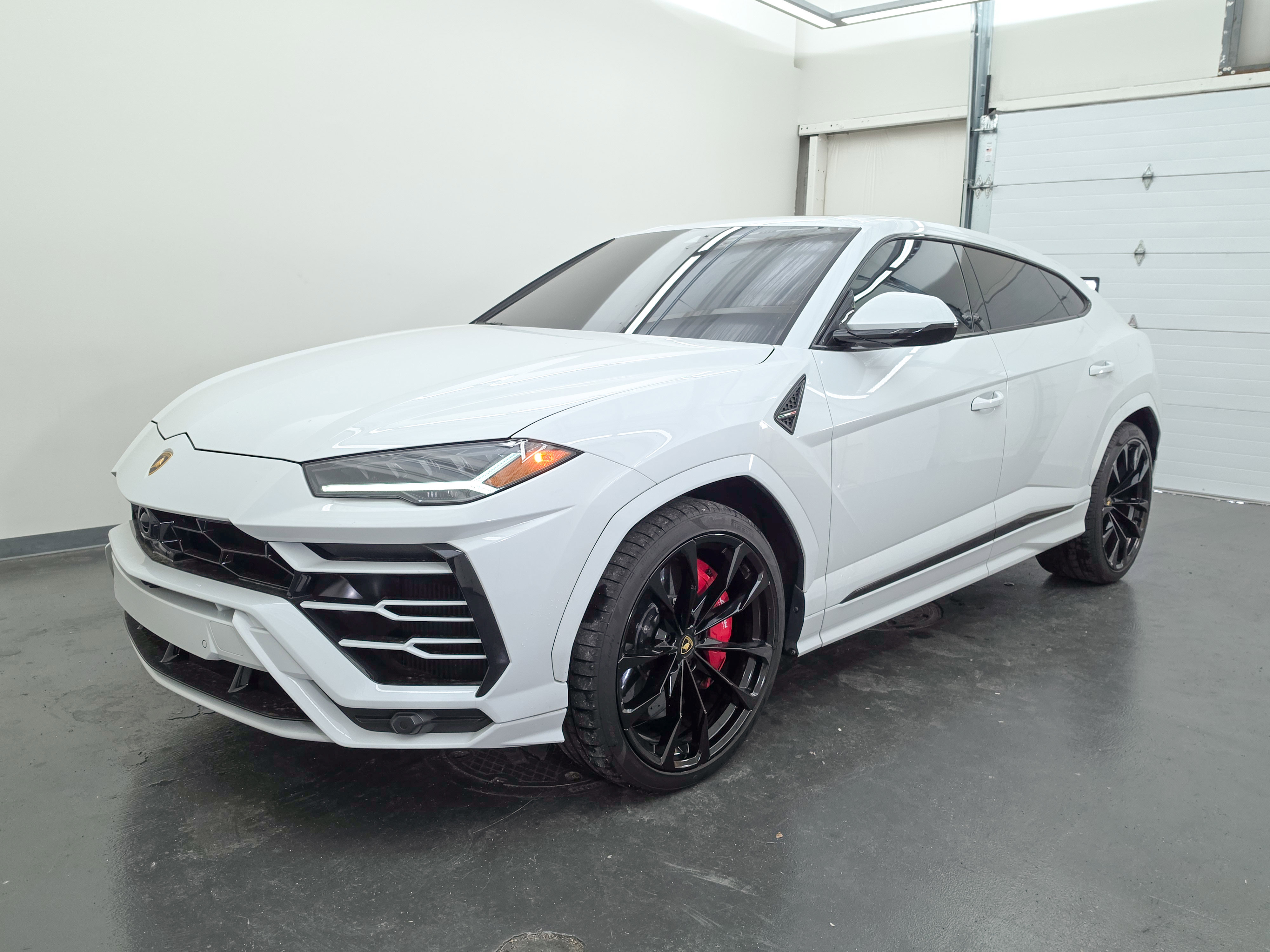 Used 2021 Lamborghini Urus AWD/4WD image 7