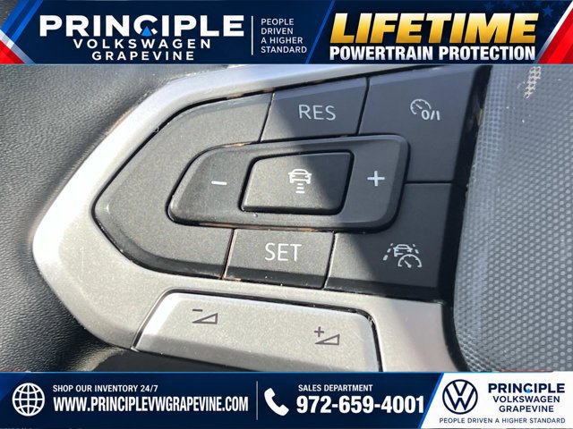 Used 2023 Volkswagen Taos SE w/ Panoramic Sunroof Package FWD image 16