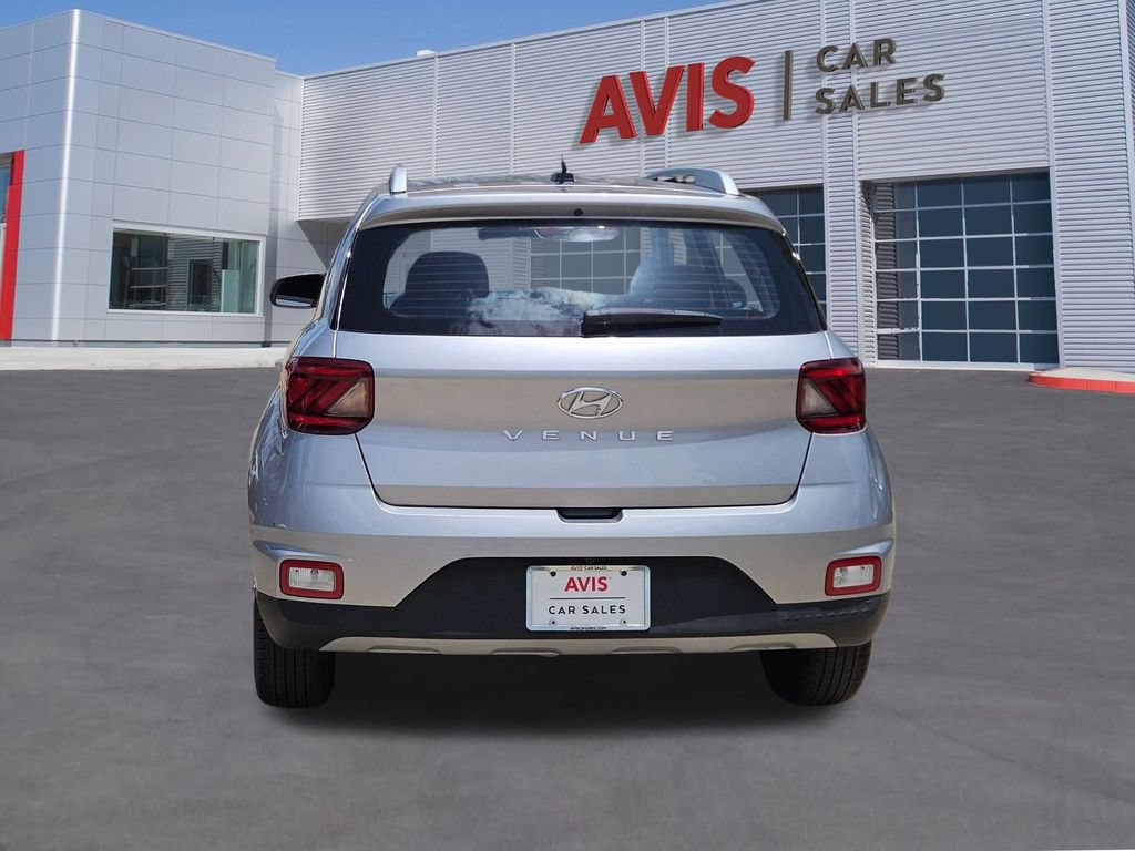 Used 2025 Hyundai Venue SEL FWD image 5