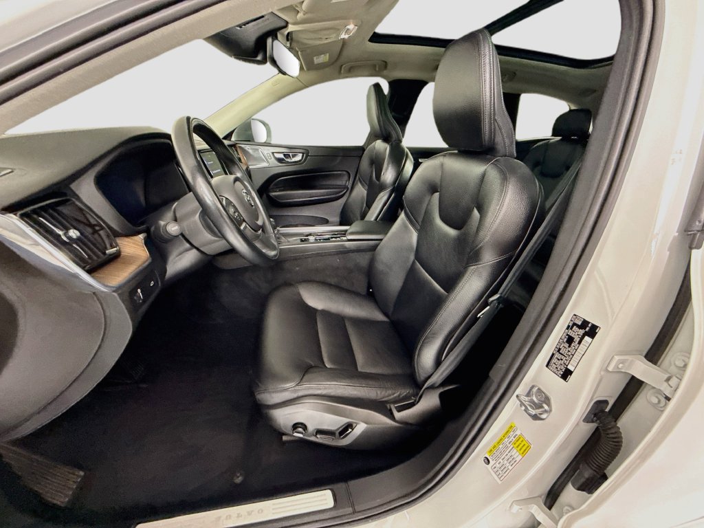 Used 2021 Volvo XC60 T5 Momentum w/ Protection Package Premier FWD image 19
