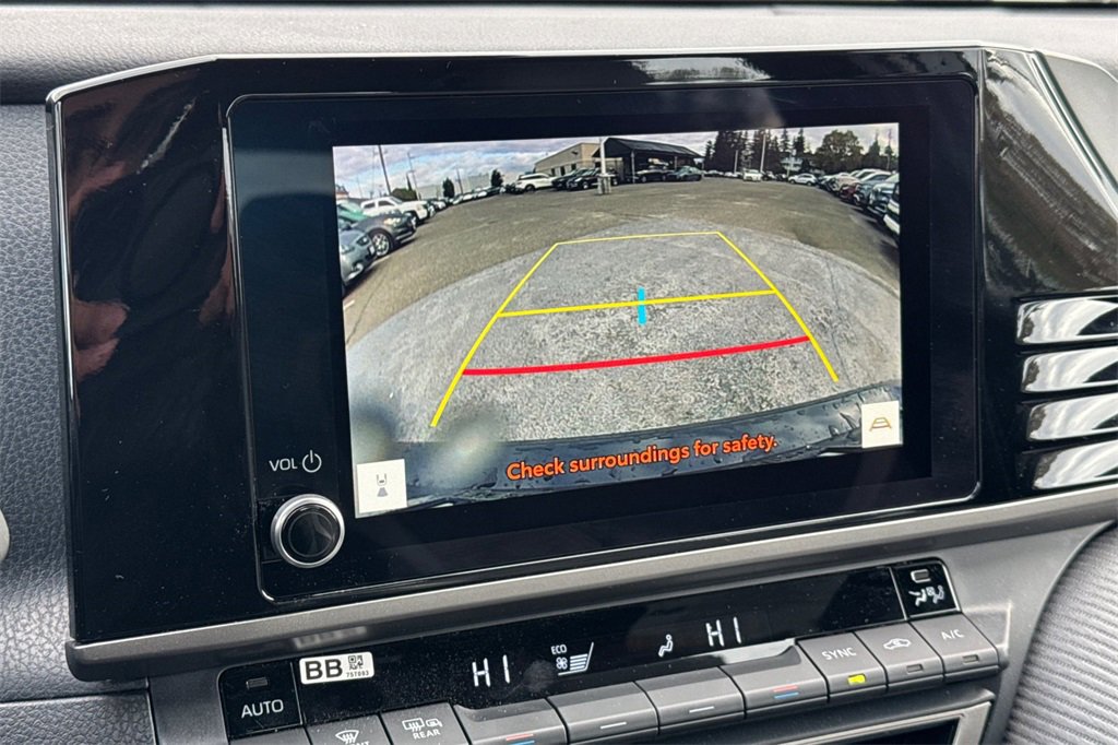 Used 2025 Toyota Camry SE image 17