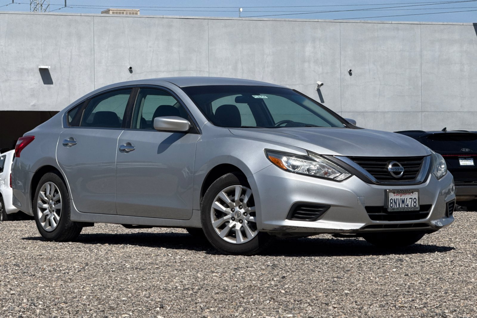 Used 2016 Nissan Altima 2.5 S w/ Power Driver Seat Package FWD image 2