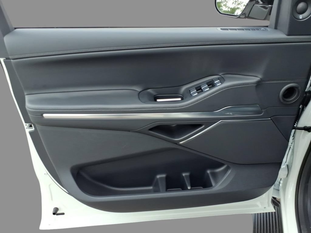 New 2027 Lincoln Navigator L Premier AWD/4WD image 16