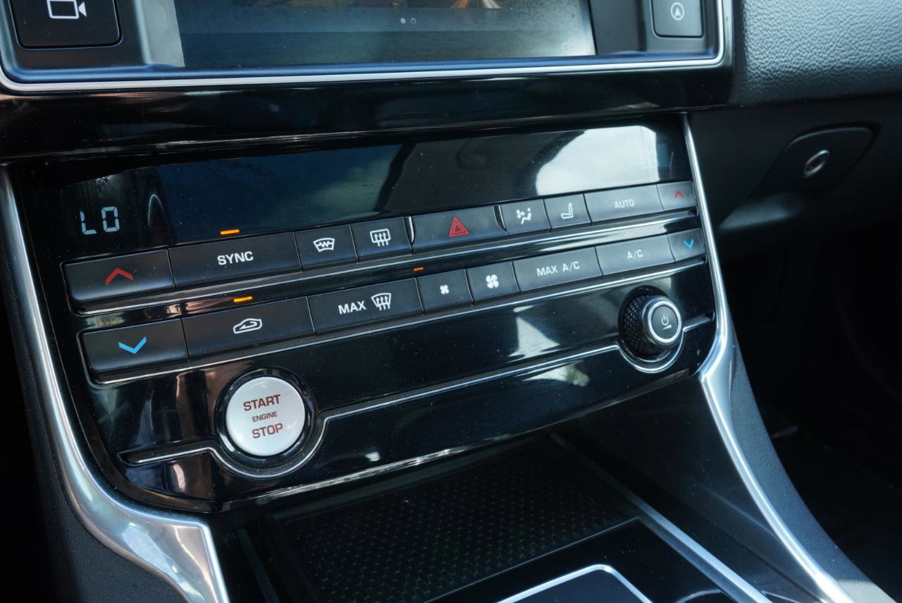 Used 2018 Jaguar XE Prestige AWD/4WD image 39