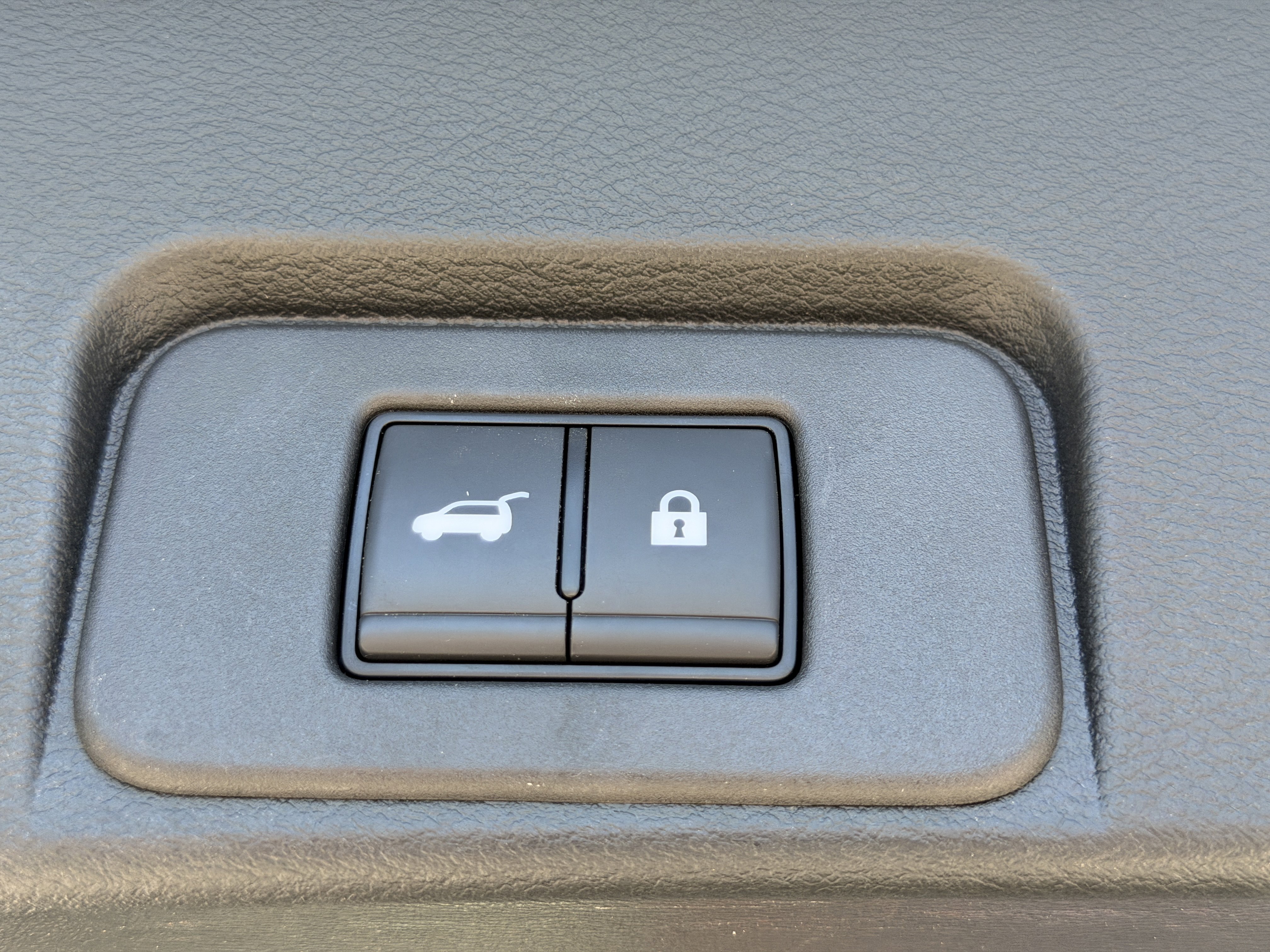 Used 2024 Nissan Rogue Platinum w/ Platinum Premium Package image 12