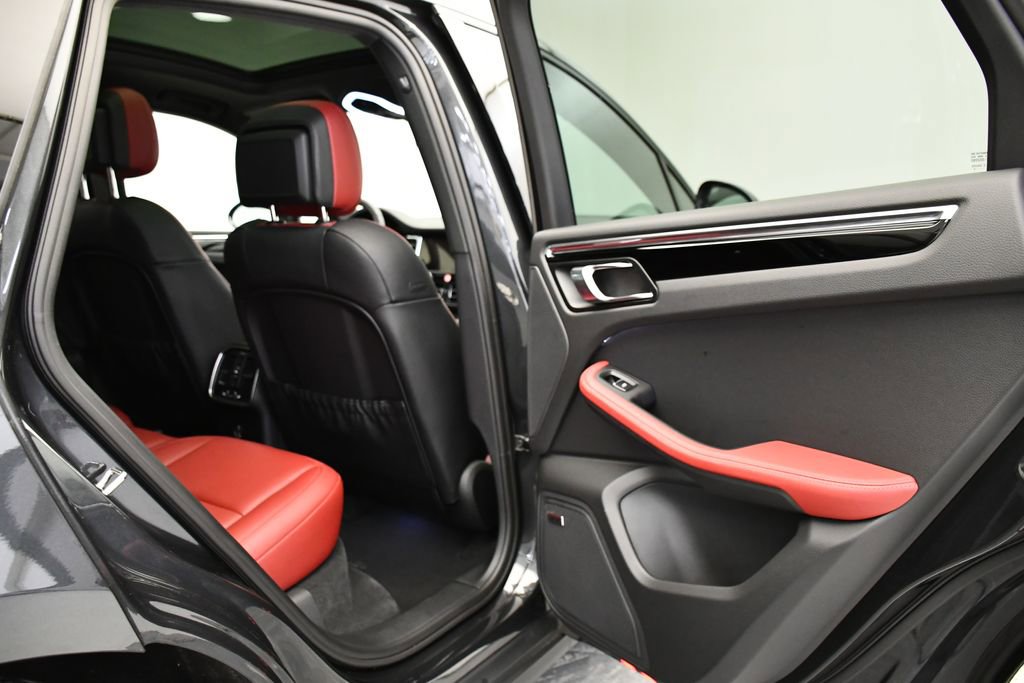 Certified 2025 Porsche Macan image 54