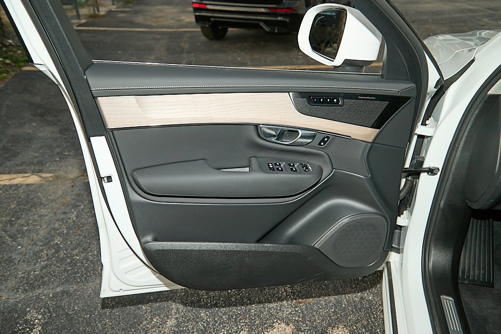 New 2025 Volvo XC90 B6 Plus w/ Protection Package Premier image 10