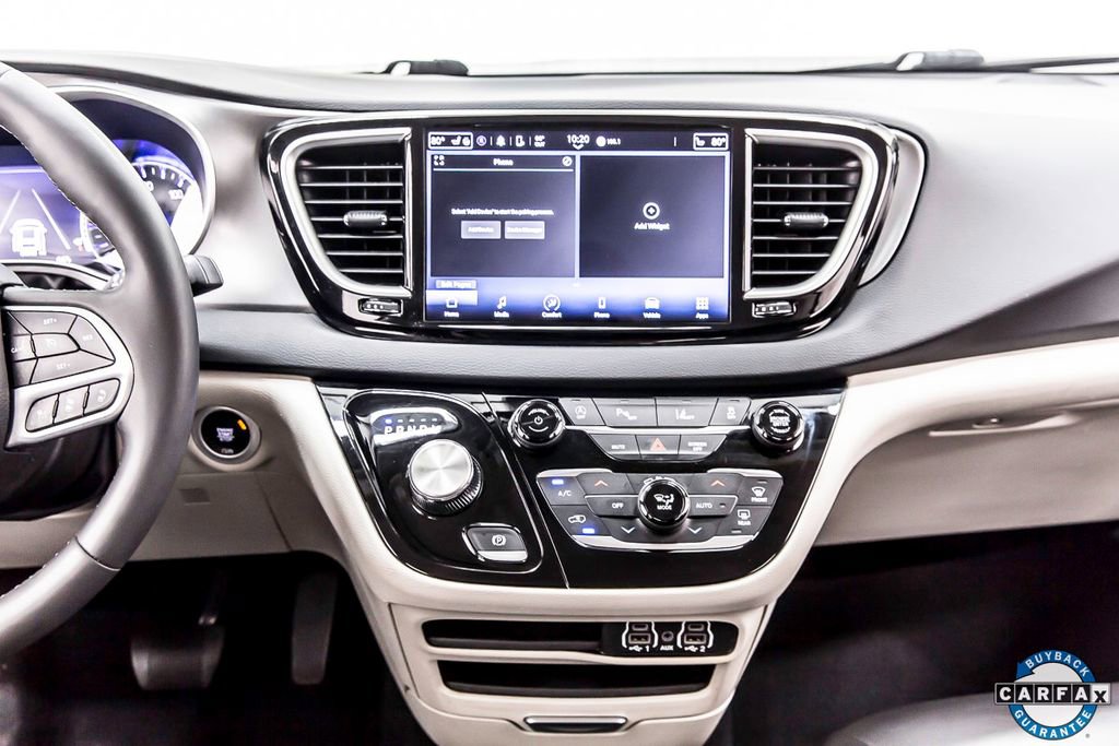 Used 2023 Chrysler Pacifica Touring-L image 17