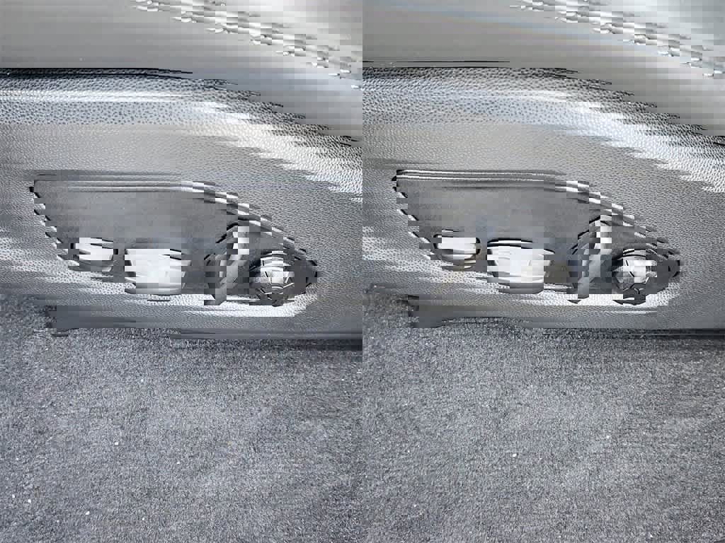 Certified 2025 Porsche Macan 4S Electric image 29