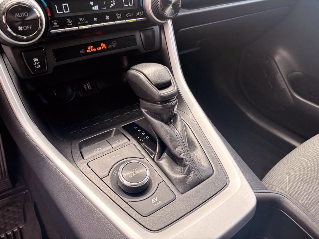 Used 2025 Toyota RAV4 XLE AWD/4WD image 19