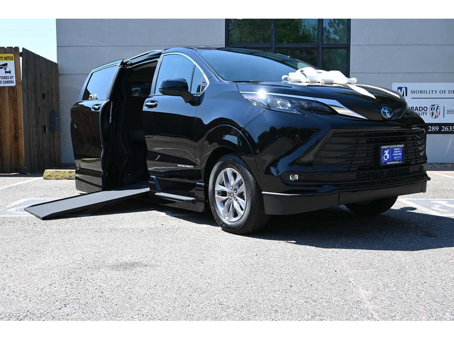 New 2025 Toyota Sienna XLE w/ XLE Plus Package AWD/4WD image 2