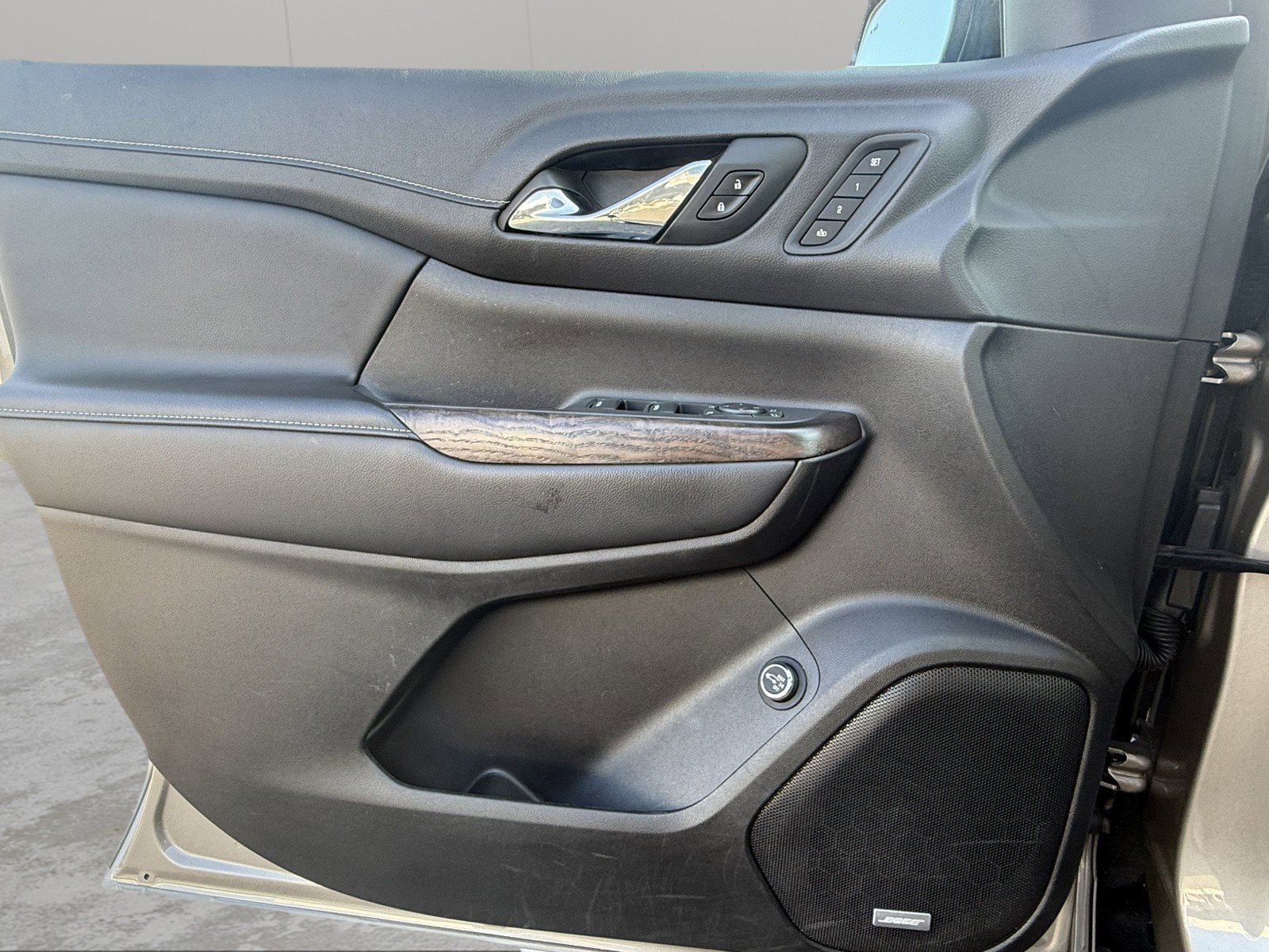 Used 2022 GMC Acadia Denali image 26