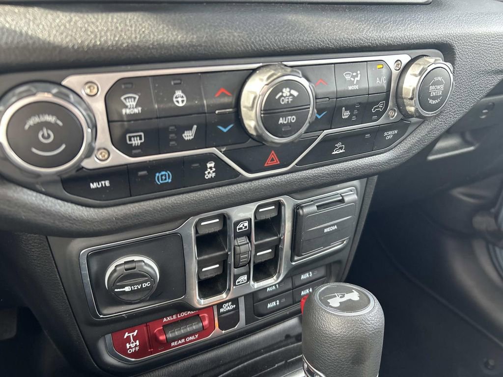 Used 2025 Jeep Wrangler Sport image 30